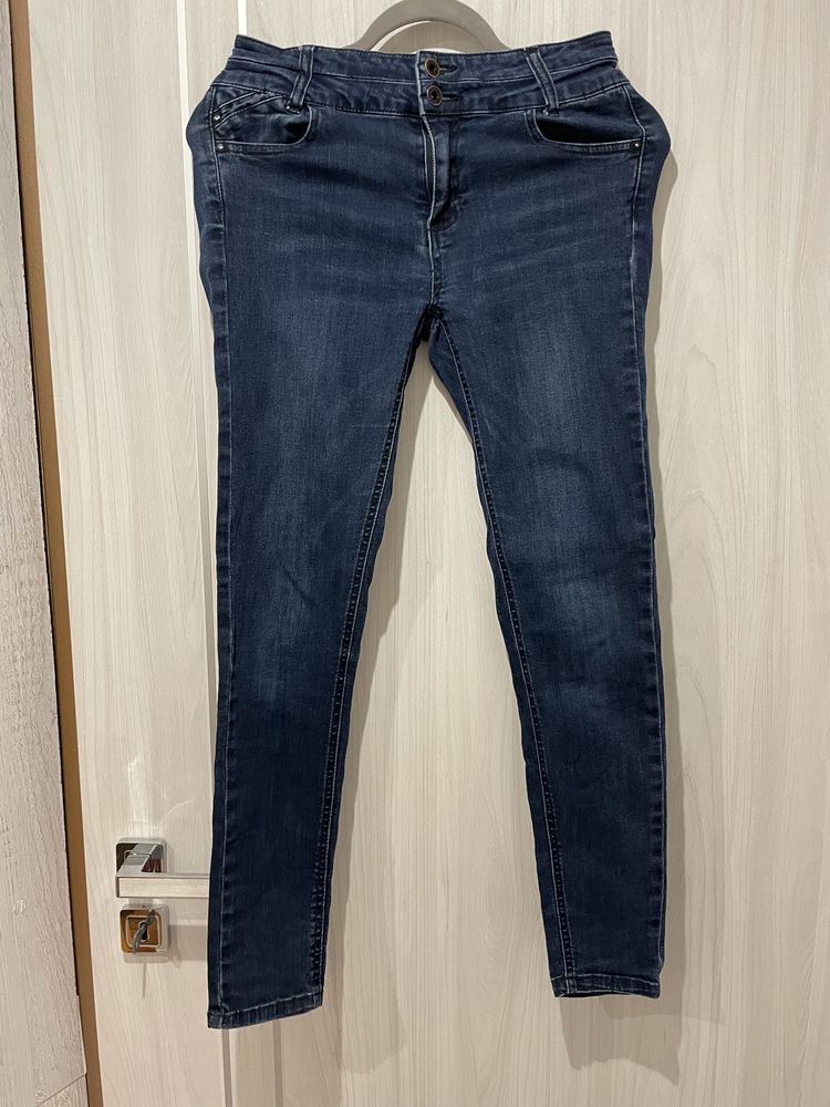 Spodnie jeansowe jeansy dżinsy z haftem perełkami lampasem M/L 3 szt