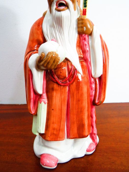 Buda em porcelana.