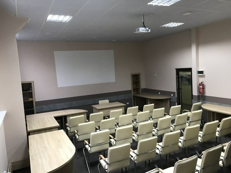 Офіси з автоном. електропостачанням і бомбосховищем