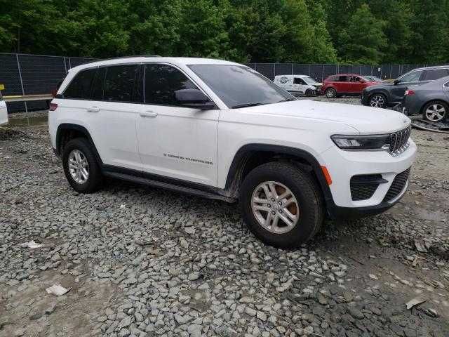 2023 Jeep Grand Cherokee, Laredo