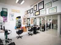 Lojas - salão de cabeleireiro, centro comercial em Cabana...