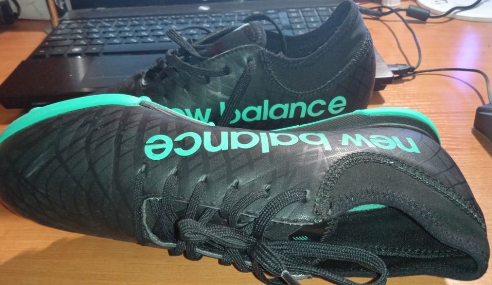 Футбольные кроссовки NEW BALANCE,сороконожки