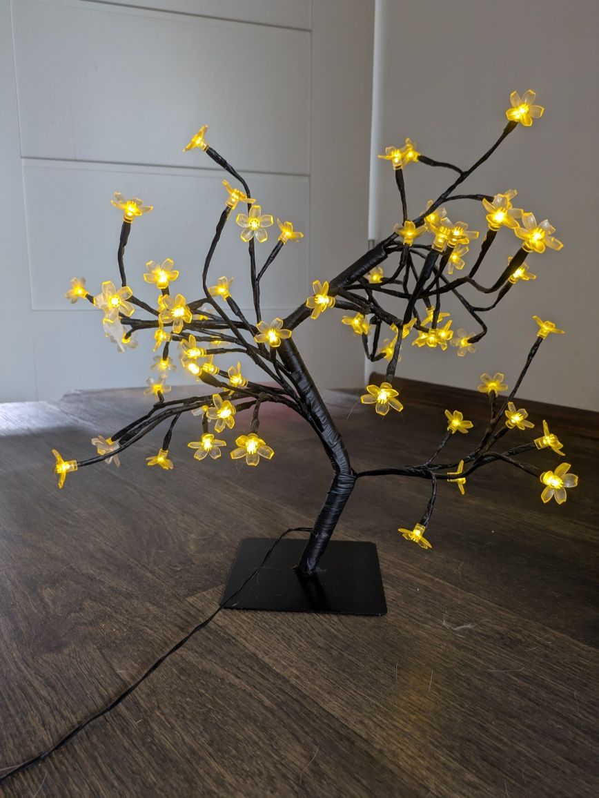 Drzewo z lampami LED
