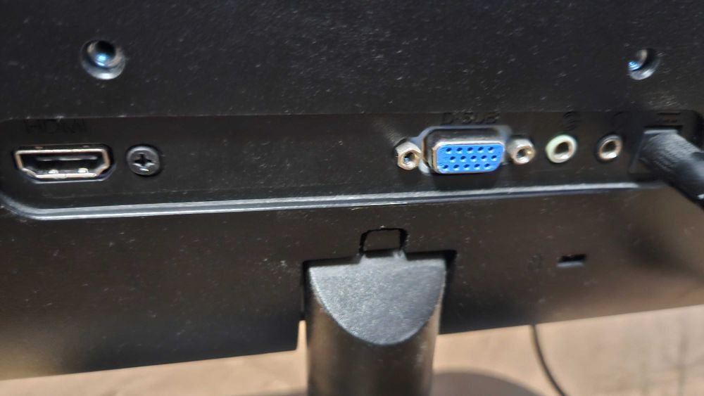 PC Komputer stacjonarny Intel core i3 z monitorem AOC