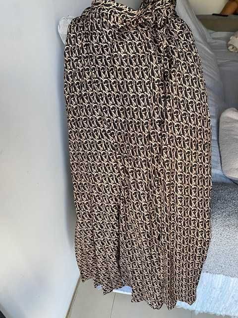 Blusões como novos e saia Plissada para venda