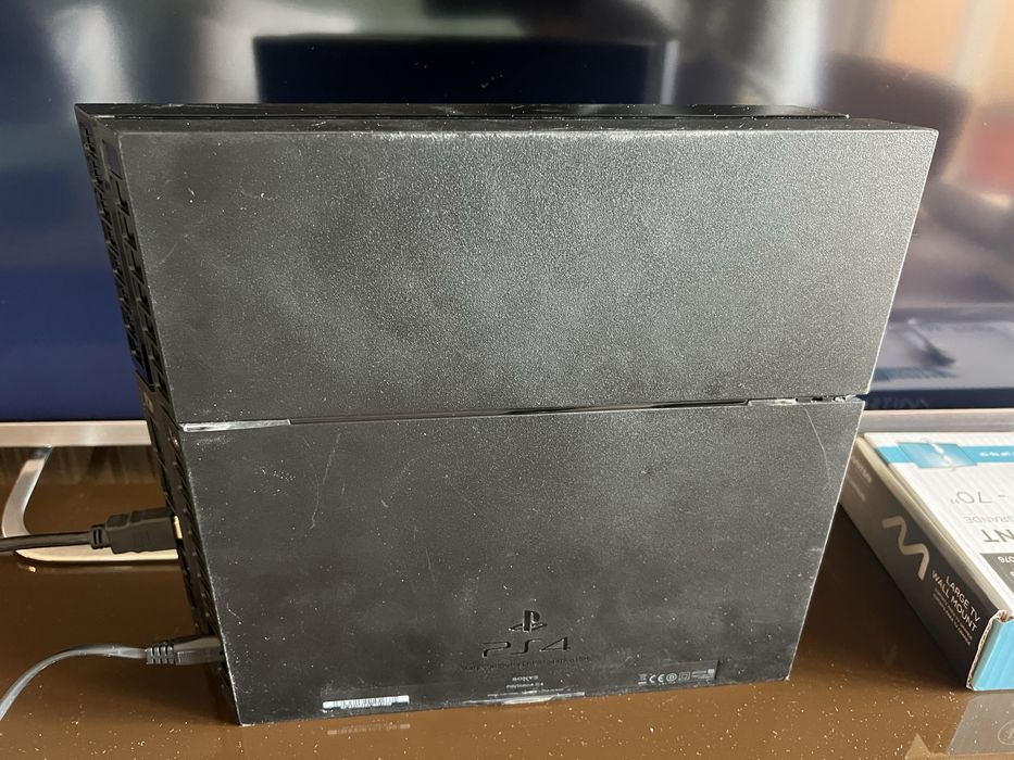 Vendo está PS4 com 1 comando