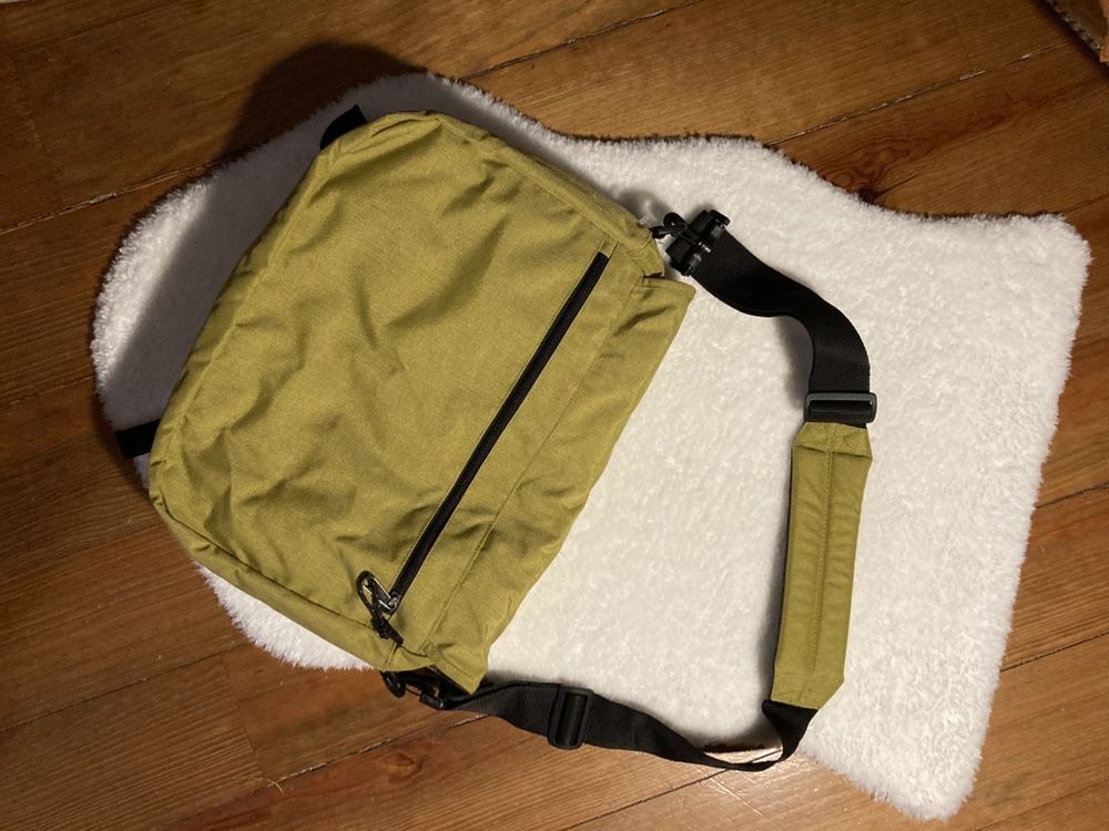 Mala “Eastpak”, nova, cor verde, original