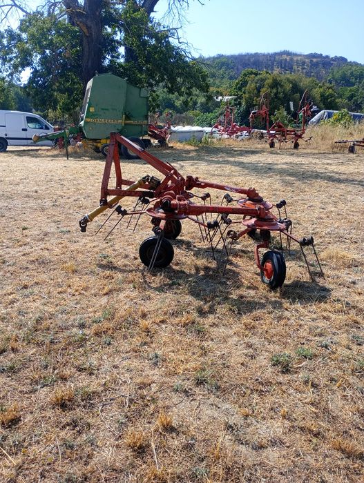 Virador de feno Kuhn GF 440