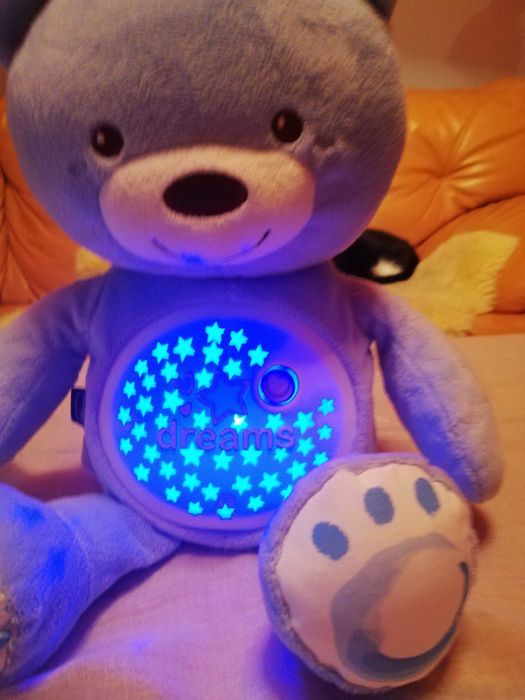 CHICCO miś z projektorem, lampka i kołysanki.