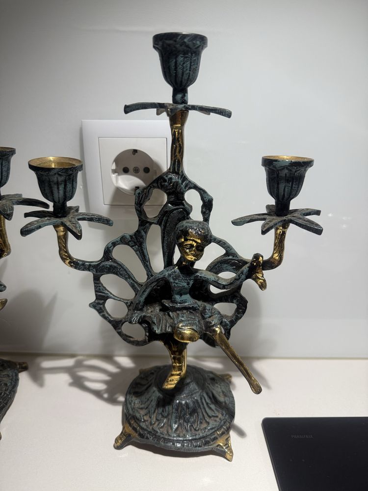 Par de Castiçais em Bronze Fundido – Estilo Art Déco / Fantasia