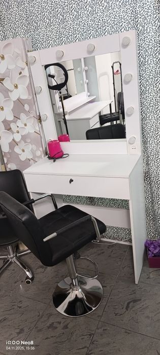 Оренда місць ,  пів місяця візажне дзеркало+кушетка центр