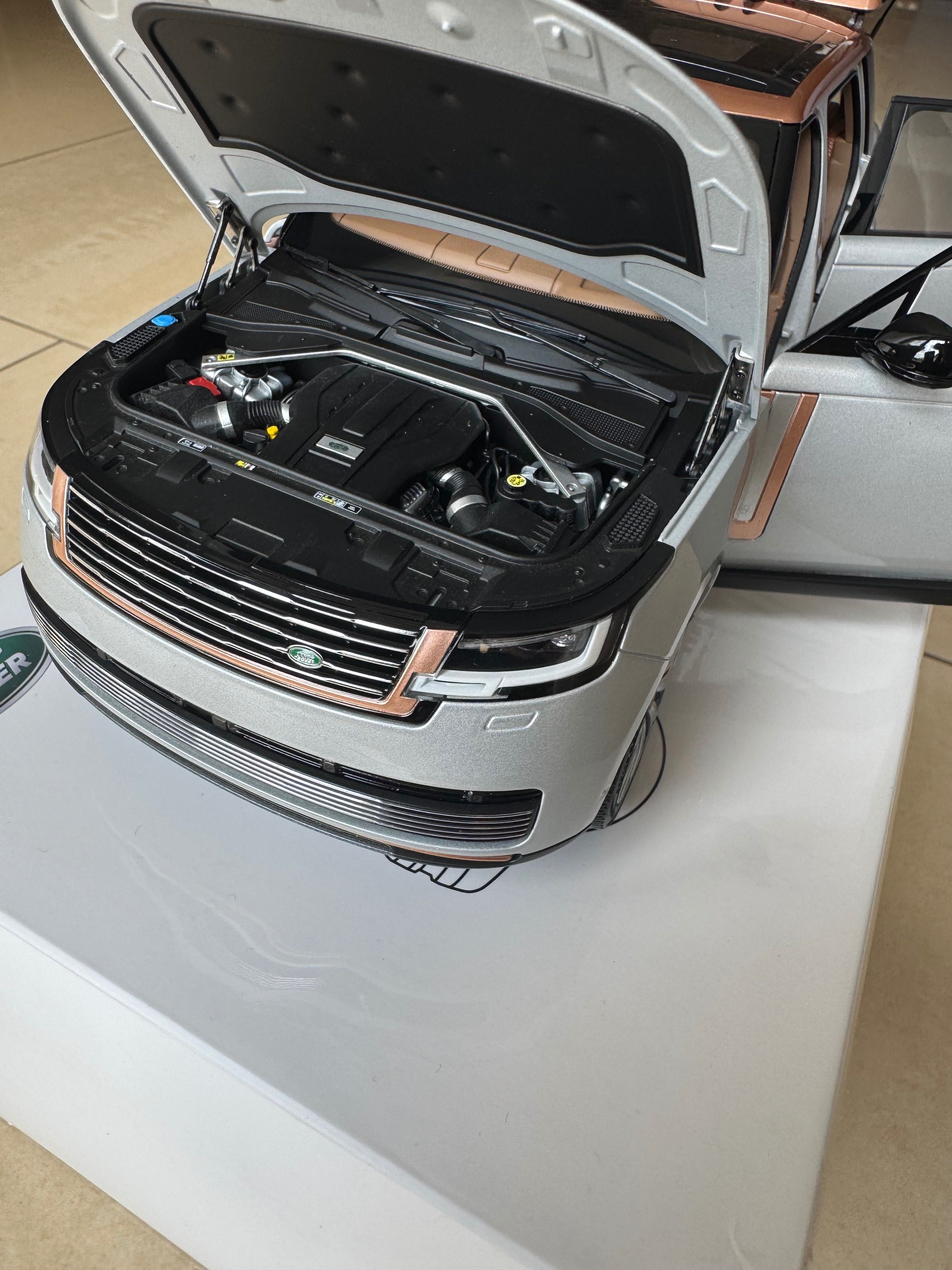 Model 1:18 Range Rover 2022, LCD Models