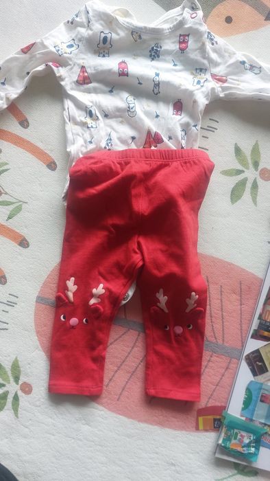 Zestaw świąteczny dla dziewczynki. Niemowlę. Nowe spodnie