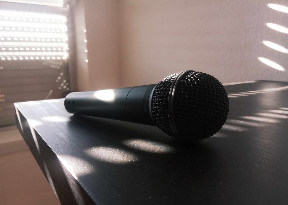 (NOVA) Behringer U-Phoria Um202HD + XLR + Behringer XM8500