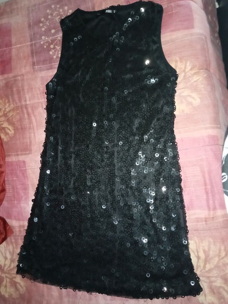 Vestido curto lantejoulas preto