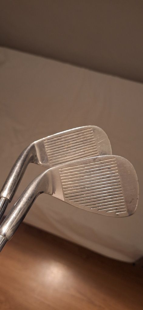 Set de wedges (sand wedge e pitching wedge)
