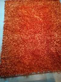 Carpete em tons de laranja
