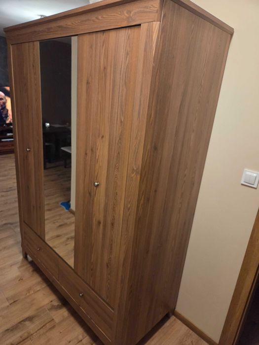 Oddam szafę 3 drzwiową