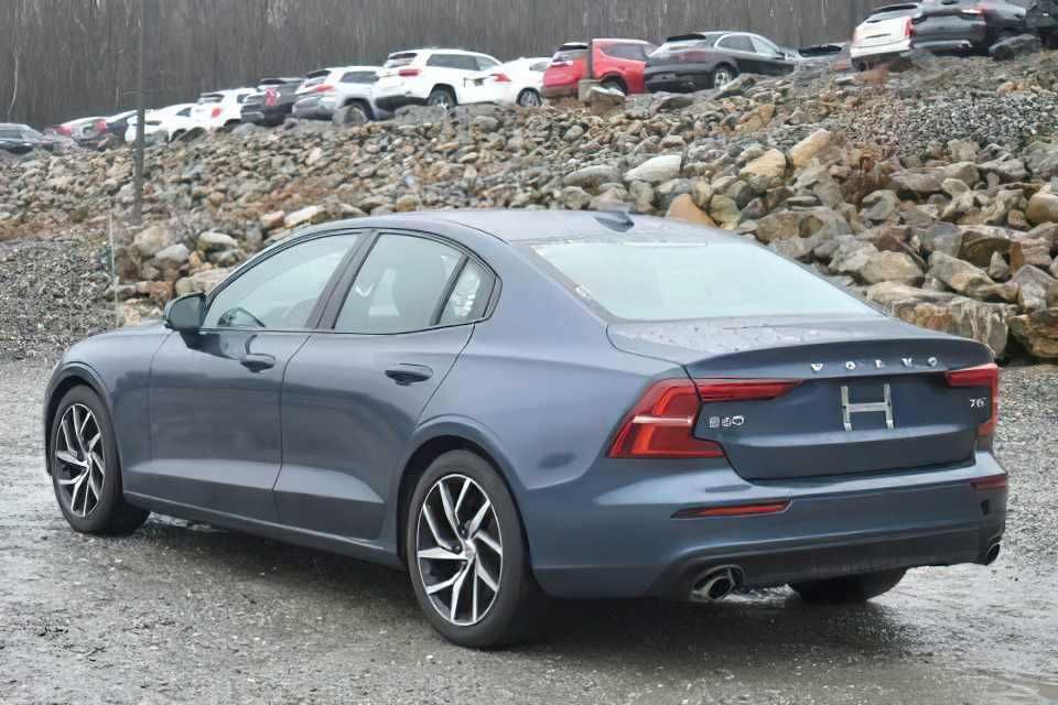 2020 Volvo S60 T6 Momentum