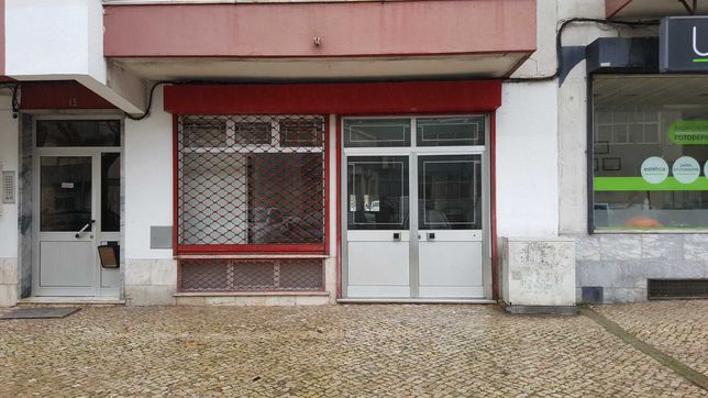 Loja para arrendar - Av. Afonso Costa, Paivas, Amora, Seixal.