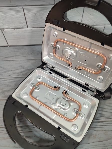 Гриль, сендвічниця, вафельниця, горішниця 4 в 1