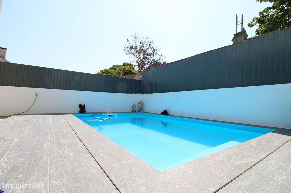 Moradia Térrea Isolada T3 com Piscina – Mobilada ou não  Excelente Loc