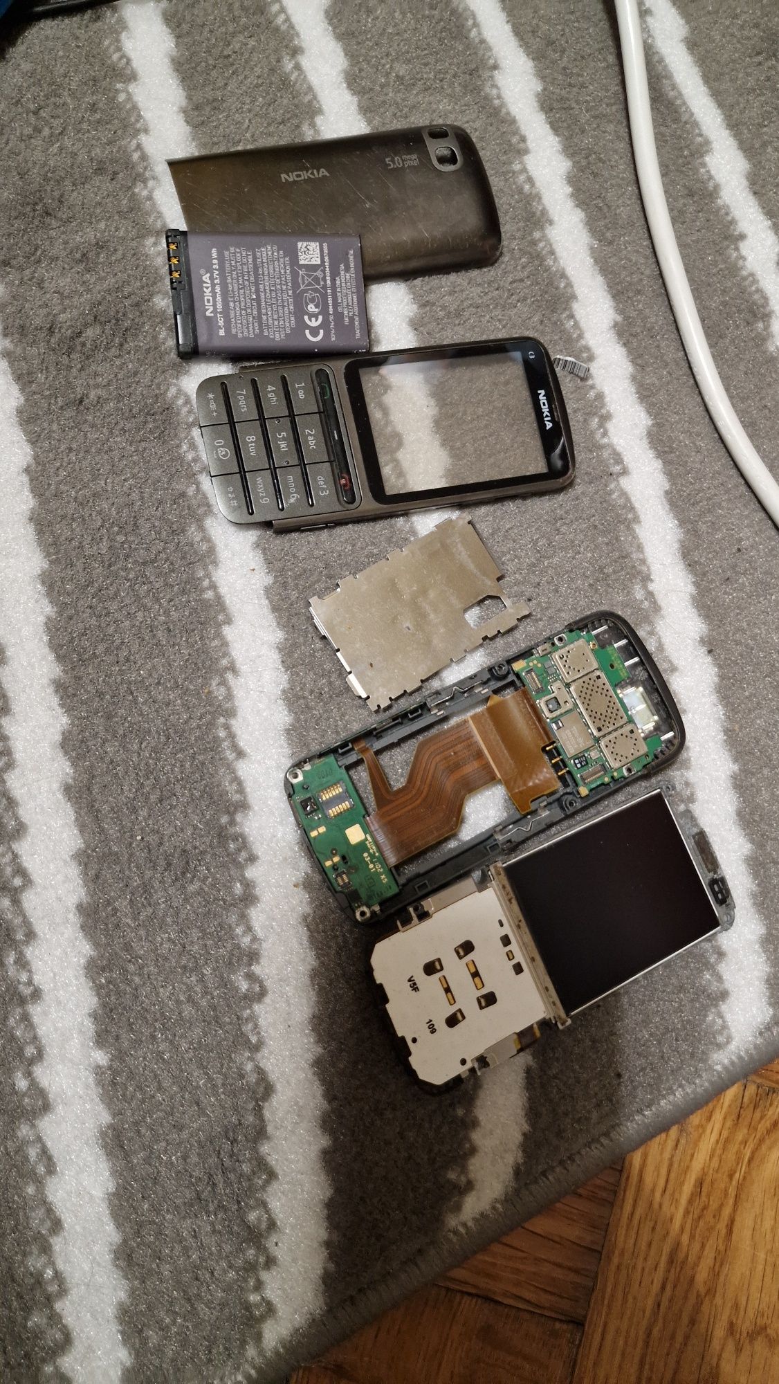 Nokia C3-01 na części uszkodzony