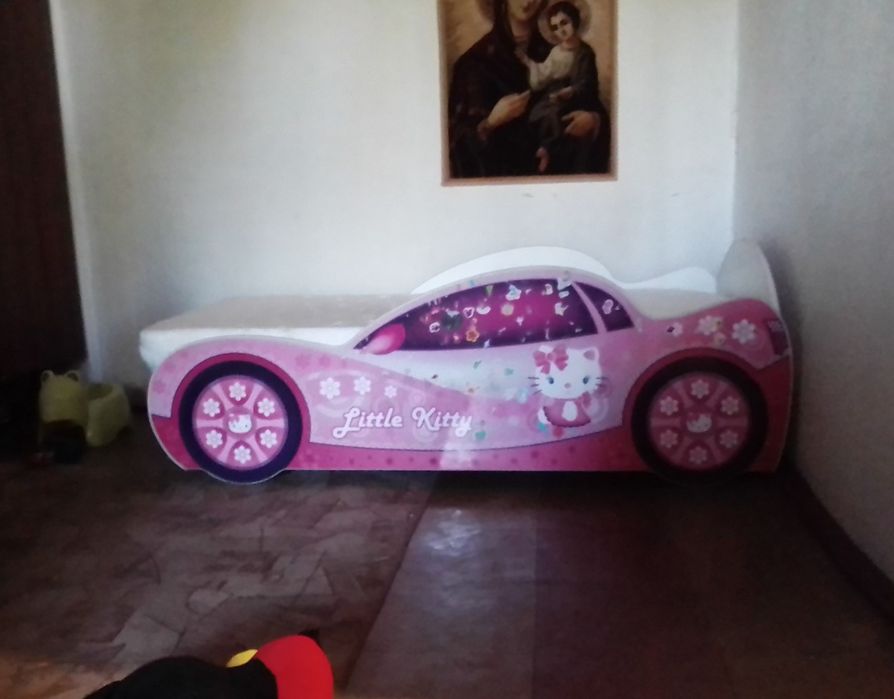 Кровать машина для девочки