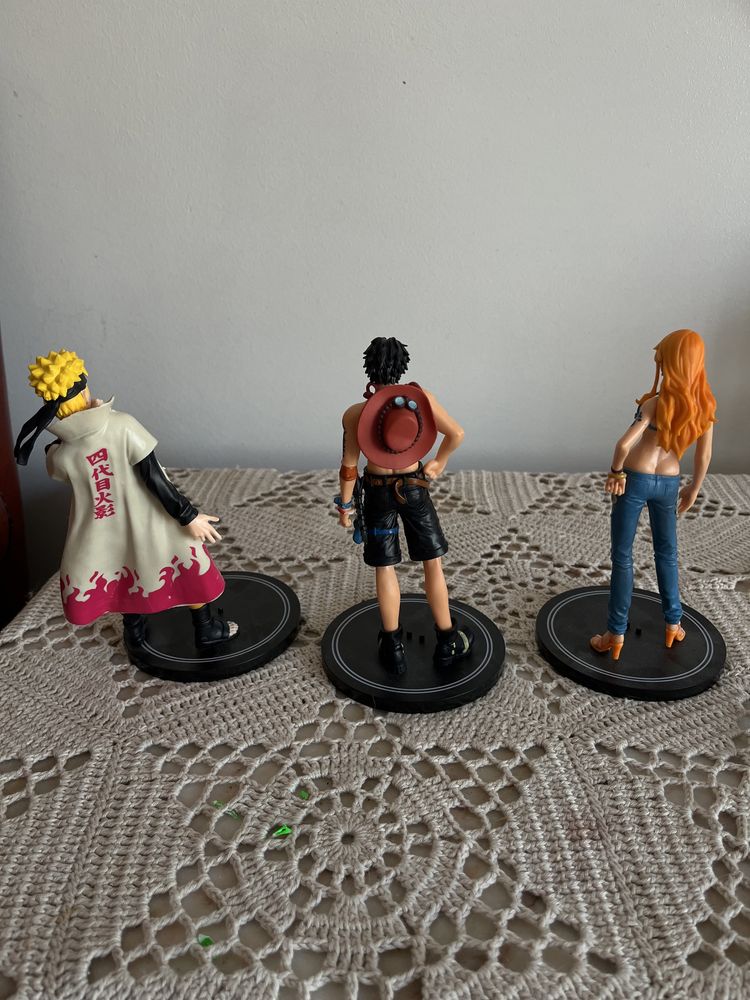 Conjunto de 3 figuras de anime