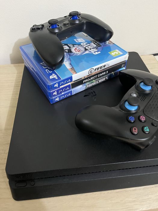 PlayStation 4 Slim - 1TB + 2 comandos + 3 jogos