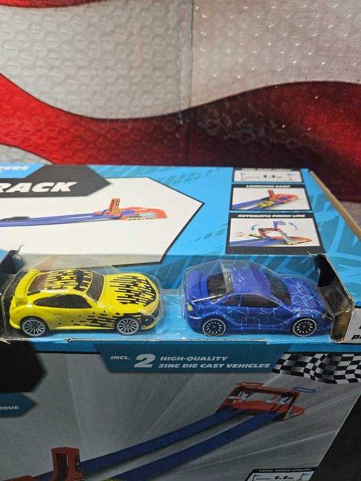 Playtive Tor wyścigowy – zestaw dla małych kierowców!