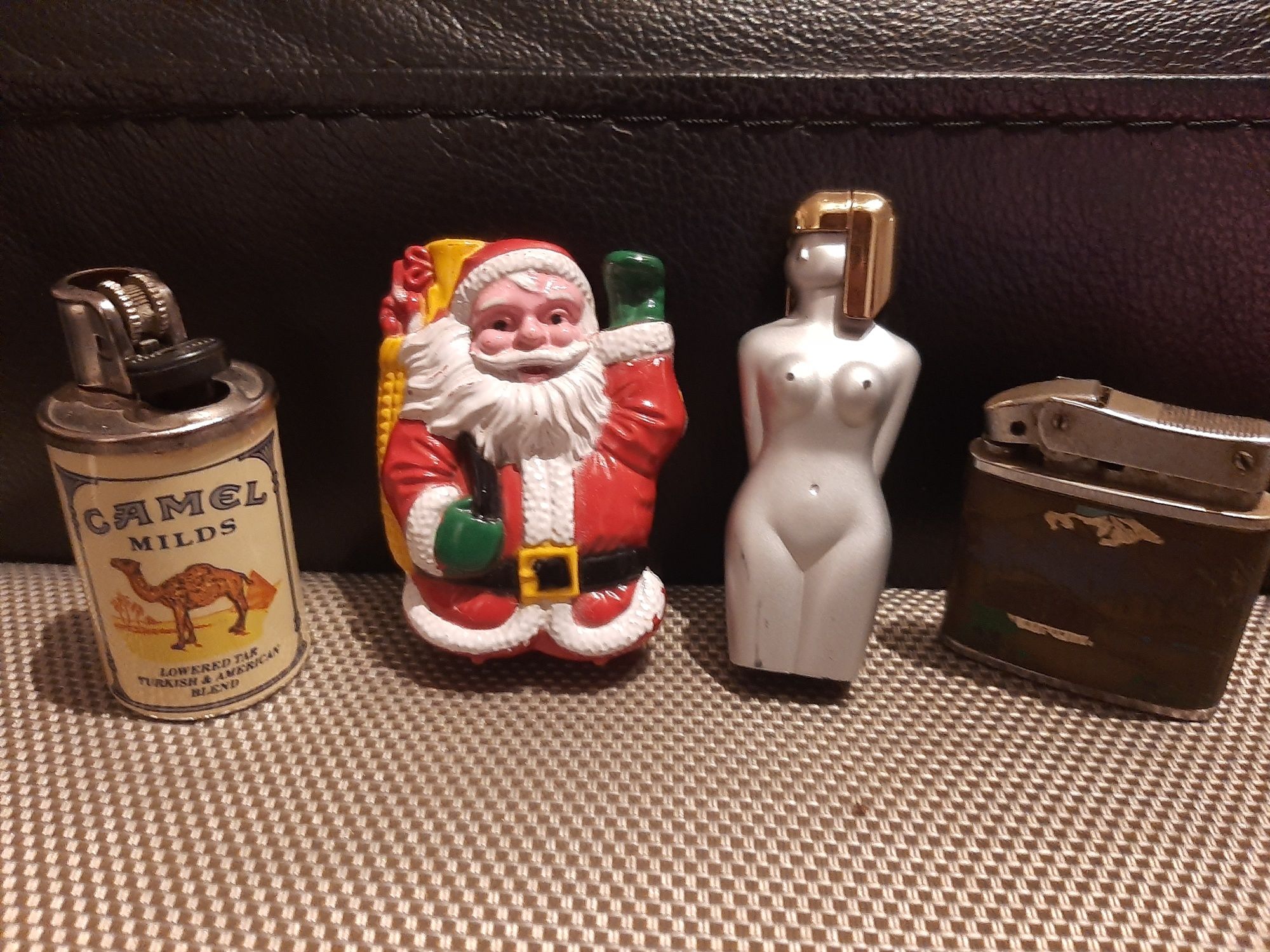 Isqueiro Camel e Brother península ibérica pai Natal boneca