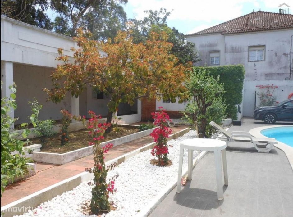 Quarto - localizado em Oeiras Lisbon