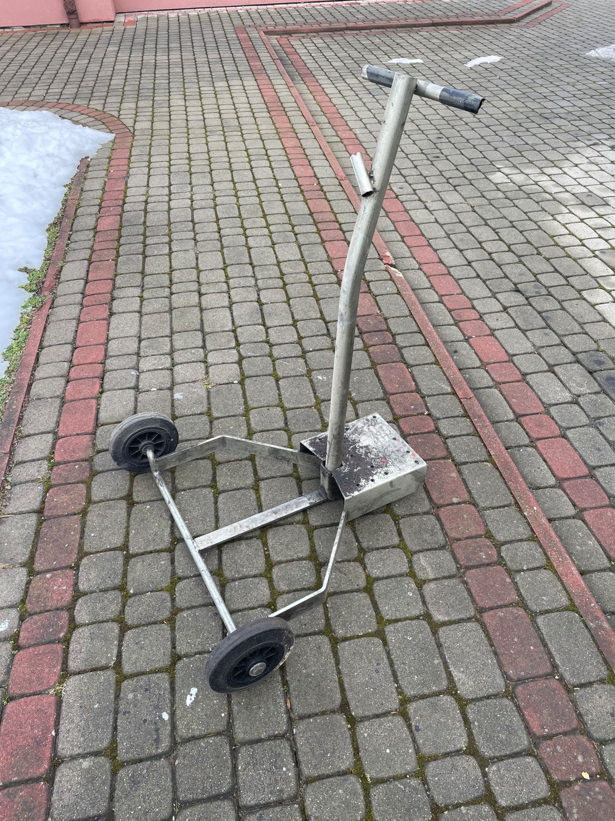 Wózek na beczki olejowy