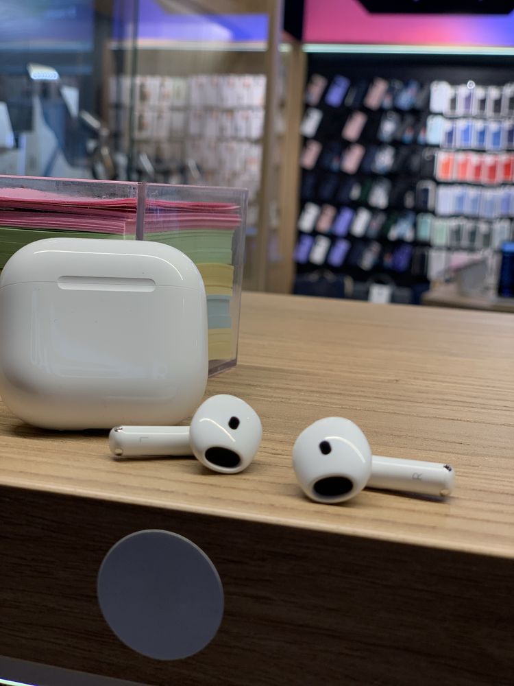ТЕРМІНОВО! Apple AirPods 4 with Active Noise Cancellation