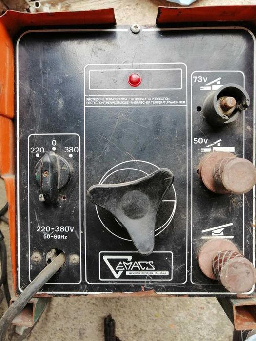 Aparelho de Soldar 220V-380V 50-60Hz Máximo 210 AMP