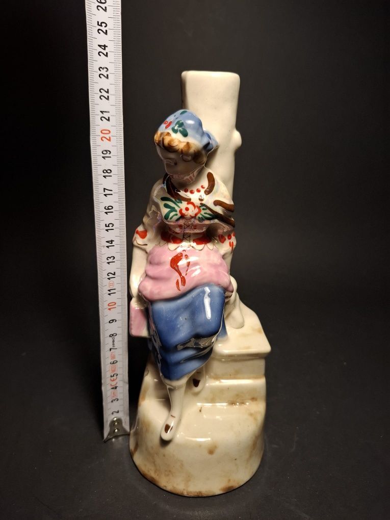 Porcelanowa figurka prl