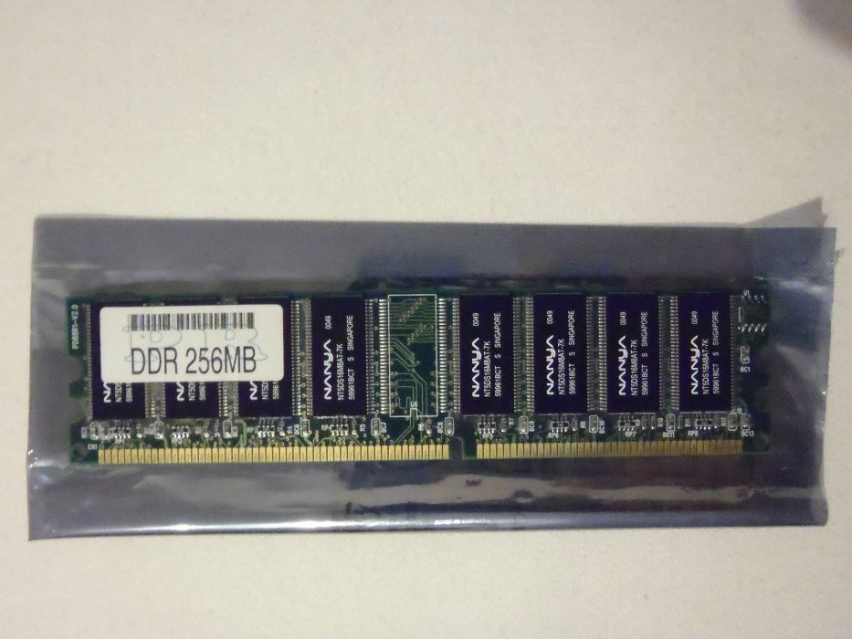 Lote de módulos de memoria DIMM SDRAM e DDR