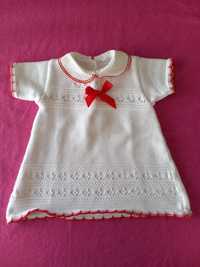 Vestido malha branco (3 meses) novo

Vestido nunca usado. Sem dano alg