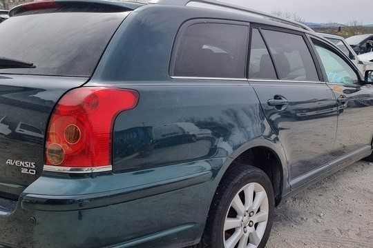 Para peças Toyota Avensis Combi 2.0 D4D ano 2004