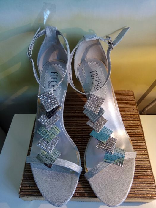 Sandálias novas prateadas FOREVA T. 38
