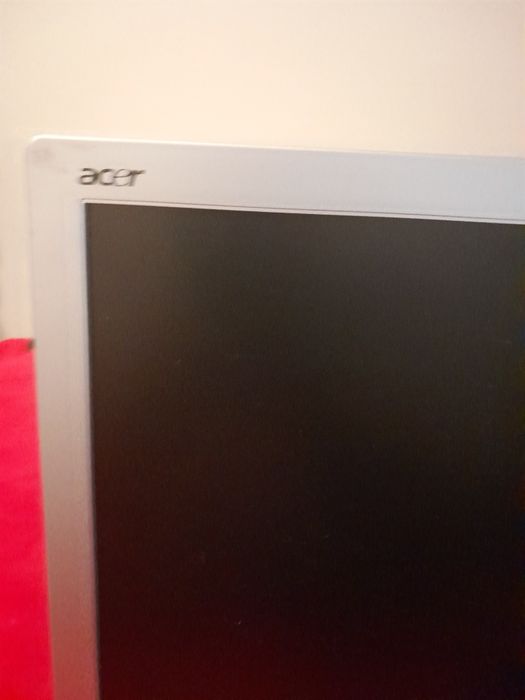 Vendo ecra acer bom estado