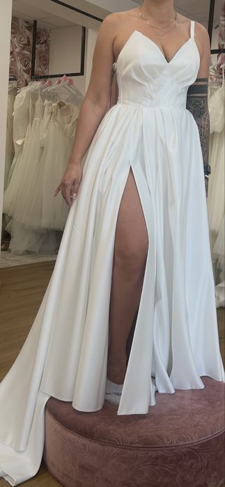 Suknia ślubna Lady di model 1006 welon