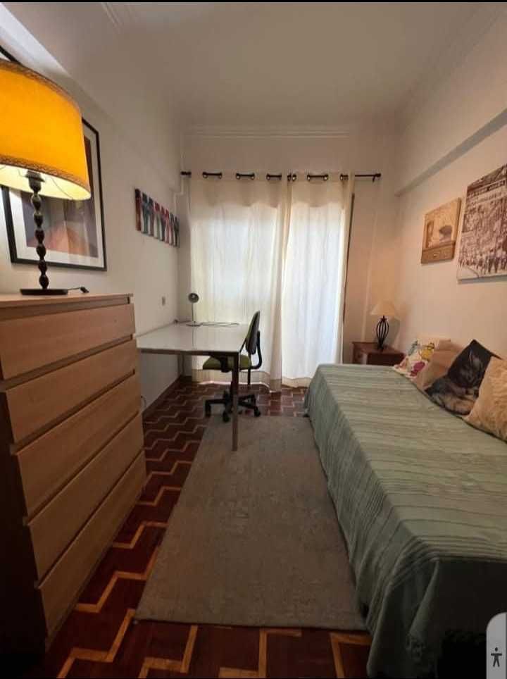 Quarto Mobilado para Arrendar - Com WC Privativo