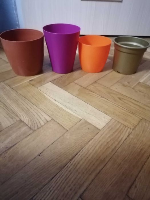 Doniczki używane kolorowe plastikowe