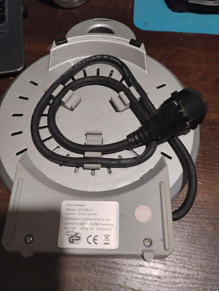 Elektryczny opiekacz do robienia 7 paczków Donut Maker GT-DM-01 moc 90