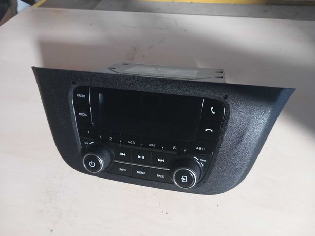 Radio Iveco Bluetooth 16r.->