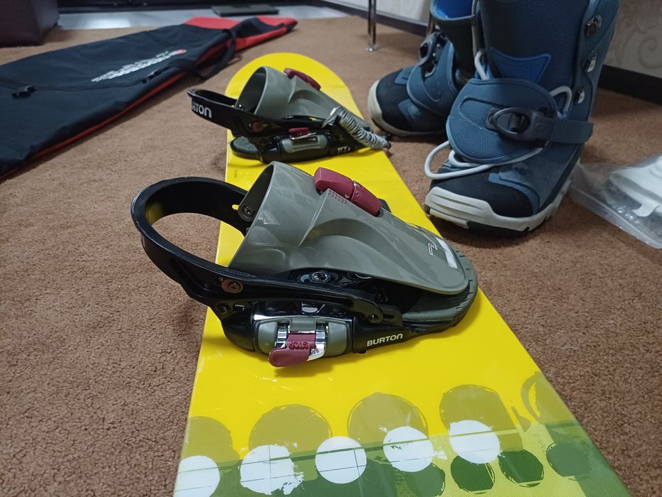 Сноуборд з черевиками