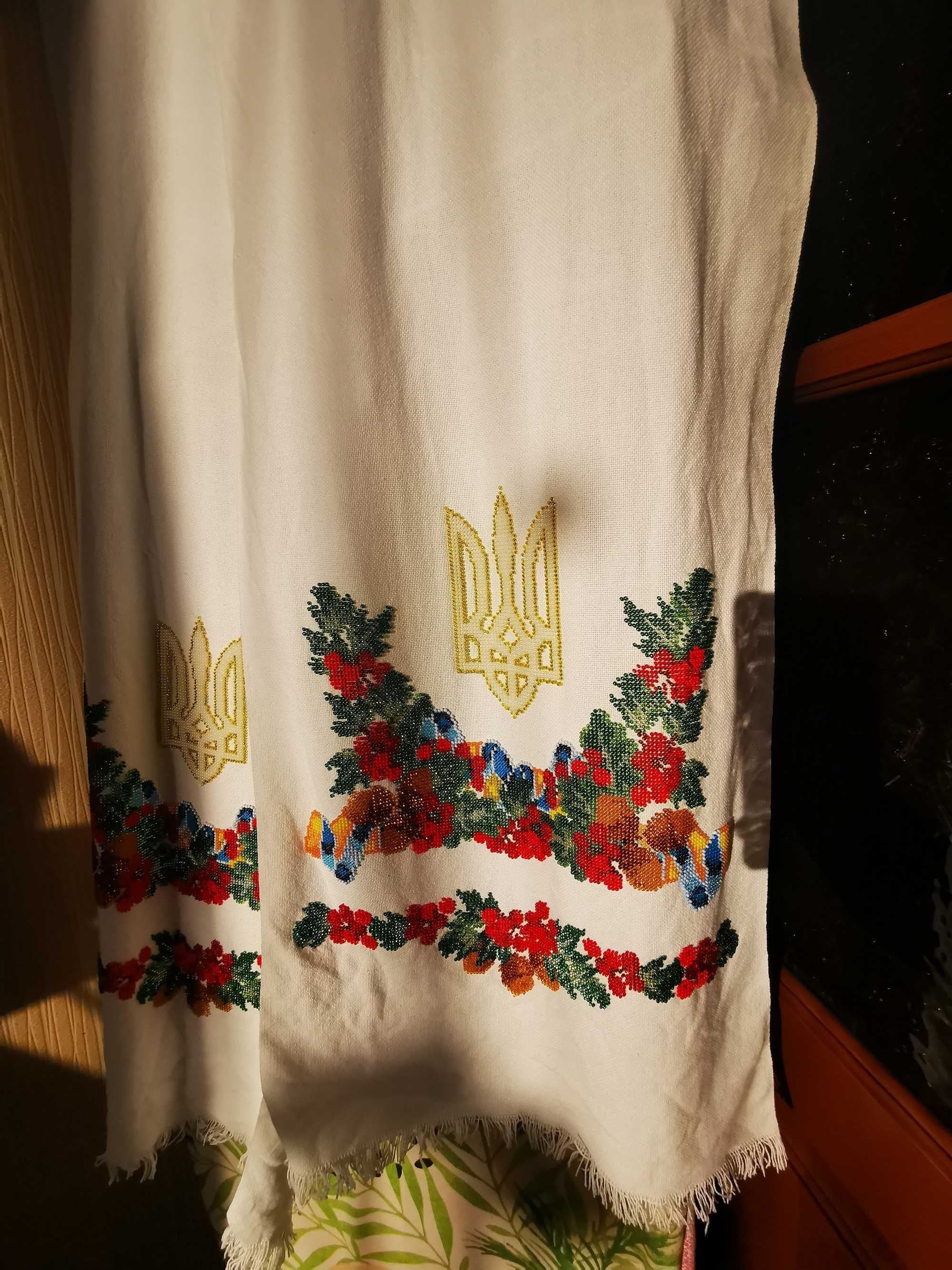 Вишитий бісером рушник з Тризубом