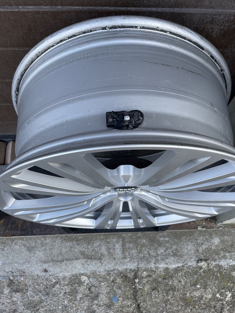 4x felgi aluminiowe 5x112 r20 et40 9J Alufelgi Oryginał Audi 20” TPMS